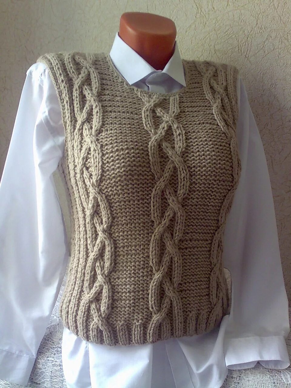 Жилет Knitted Vest. Вязаная жилетка. Жилетка женская вязаная спицами.