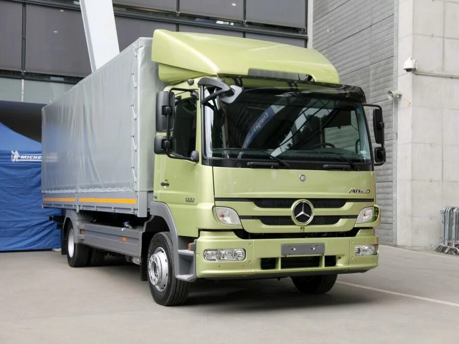 Грузовики атего. Mercedes-benz atego 1222. мерседес бенц атего 1222. мерседес-бенц атего грузовой. грузовик мерседес атего.