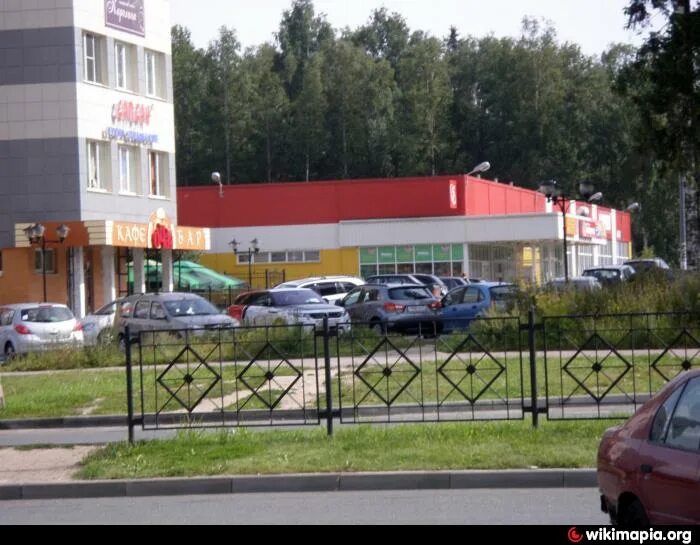 молодёжная 36 сосновый бор ленинградская область. улица комсомольская 13 сосновый бор ленинградская область. аптека 24 часа сосновый бор ленинградская. магазин сосновый бор в сосновом бору ленинградской области. мебельные магазины в сосновом бору ленинградской.