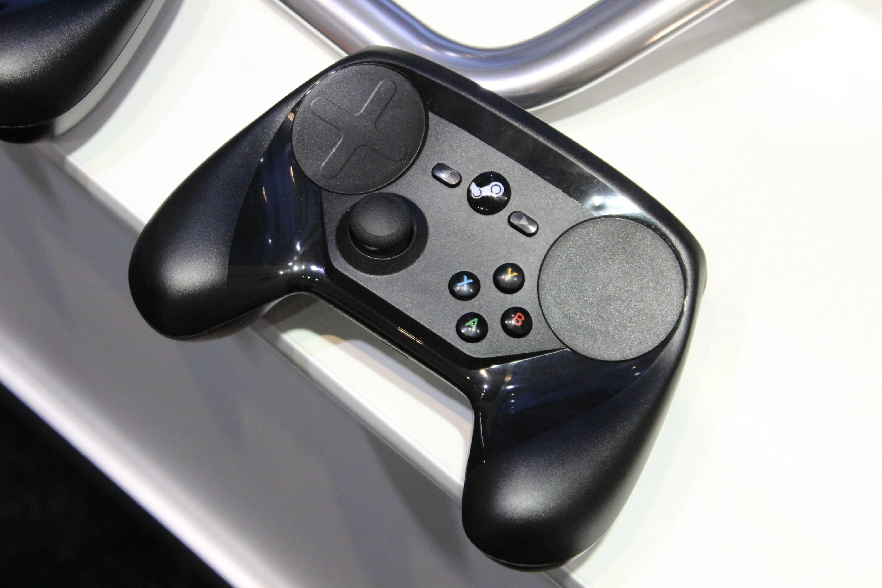 Установить gamepad. Джойстик steam controller. valve steam джойстик. геймпад валве. steam machine gamepad.