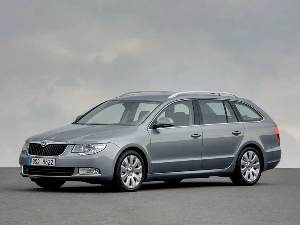 Skoda Superb Combi 2012. Škoda Superb универсал. Шкода Суперб 2014 Комби. Шкода Суперб 2 поколение универсал. Авто шкода универсал