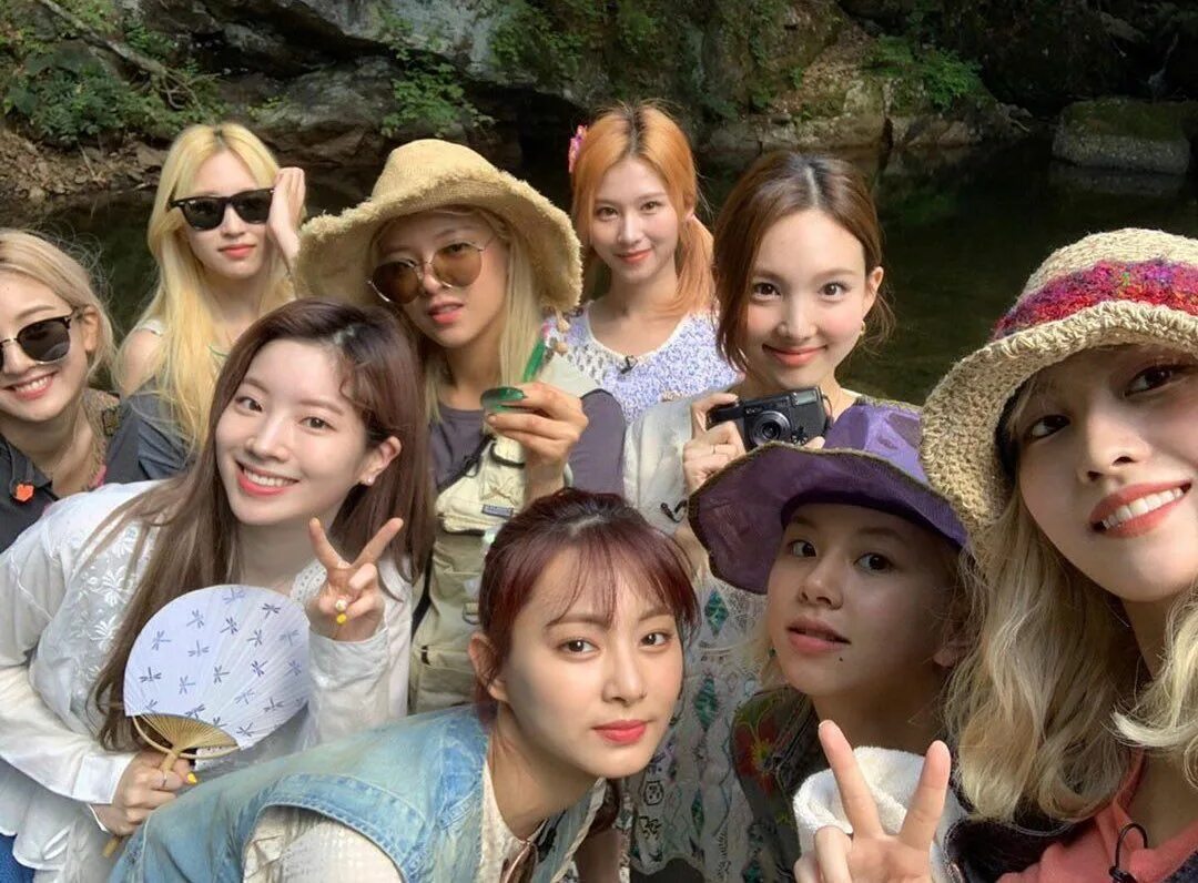 Twice video. Группа твайс. твайс 2025. twice kpop. twicetagram twice.