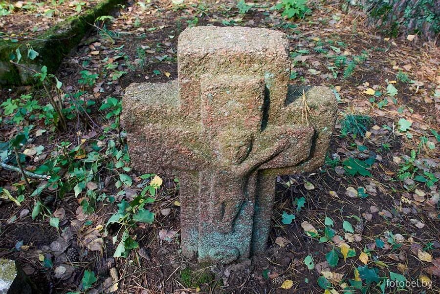 Каменные кресты турова. Кресты расти. Каменные кресты турова. Туровский крест. Туровский крест растущий.