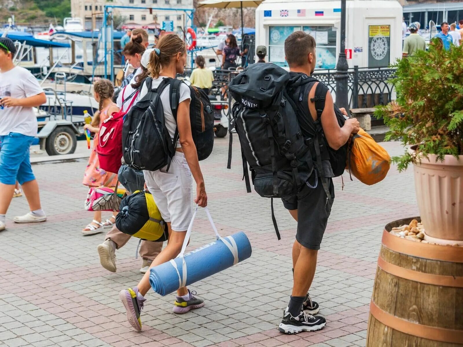 Сотовая связь в крыму для туристов 2025. Туристы в крыму. туризм в крыму. российские путешественники. поток туристов в крыму.