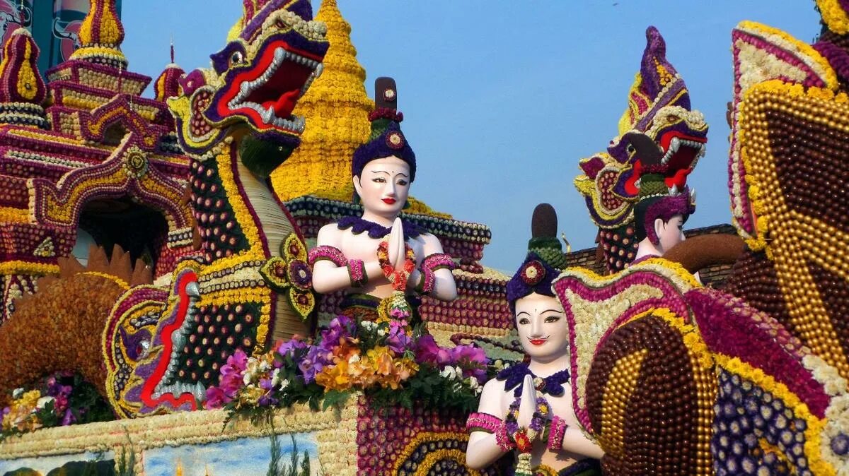Чиангмай Flower Festival. Сонгкран Будда. Тайский новый год. Новый год в Тайланде.