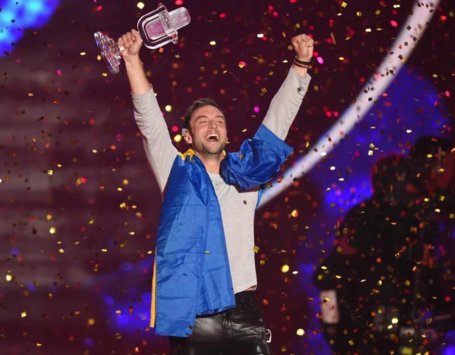 Песня монса. Победитель евровидения 2015. Mans zelmerlow eurovision 2015. Монс зелмерлёв евровидение победитель. Победитель евровидения 2015.