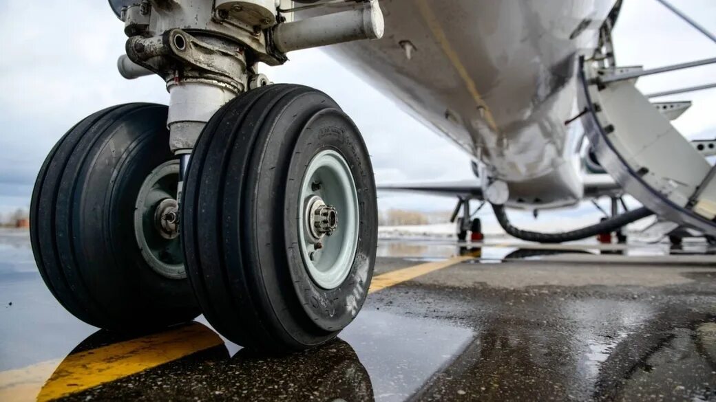 Что внутри шасси находится самолета Пилот Airbus первым в мире перелетит Ла-Манш на электролете Газета.Ru