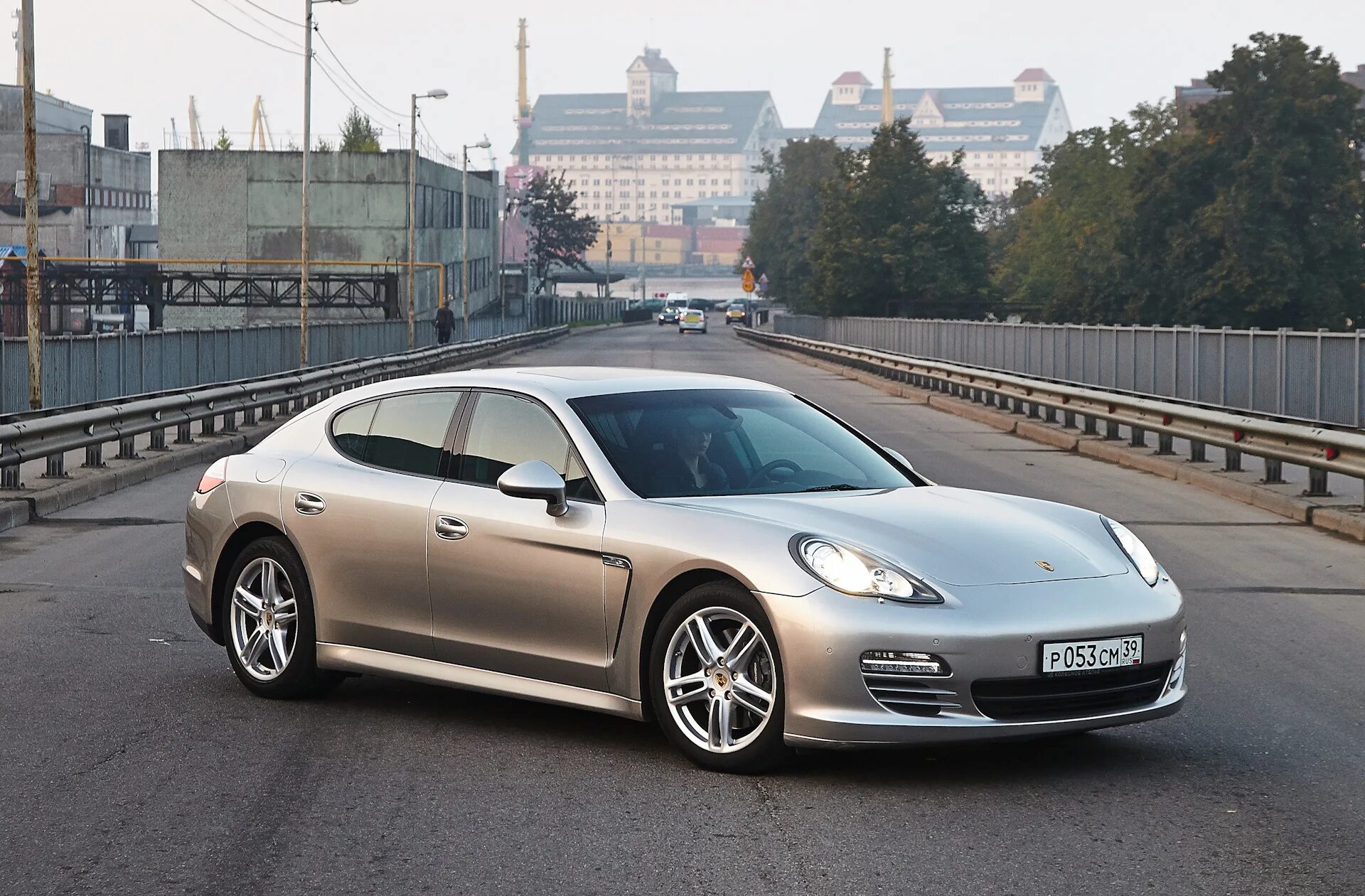 Порше панамера открытые двери. 6. Порше панамера 2022 тонированная. 6. Porsche panamera 3.