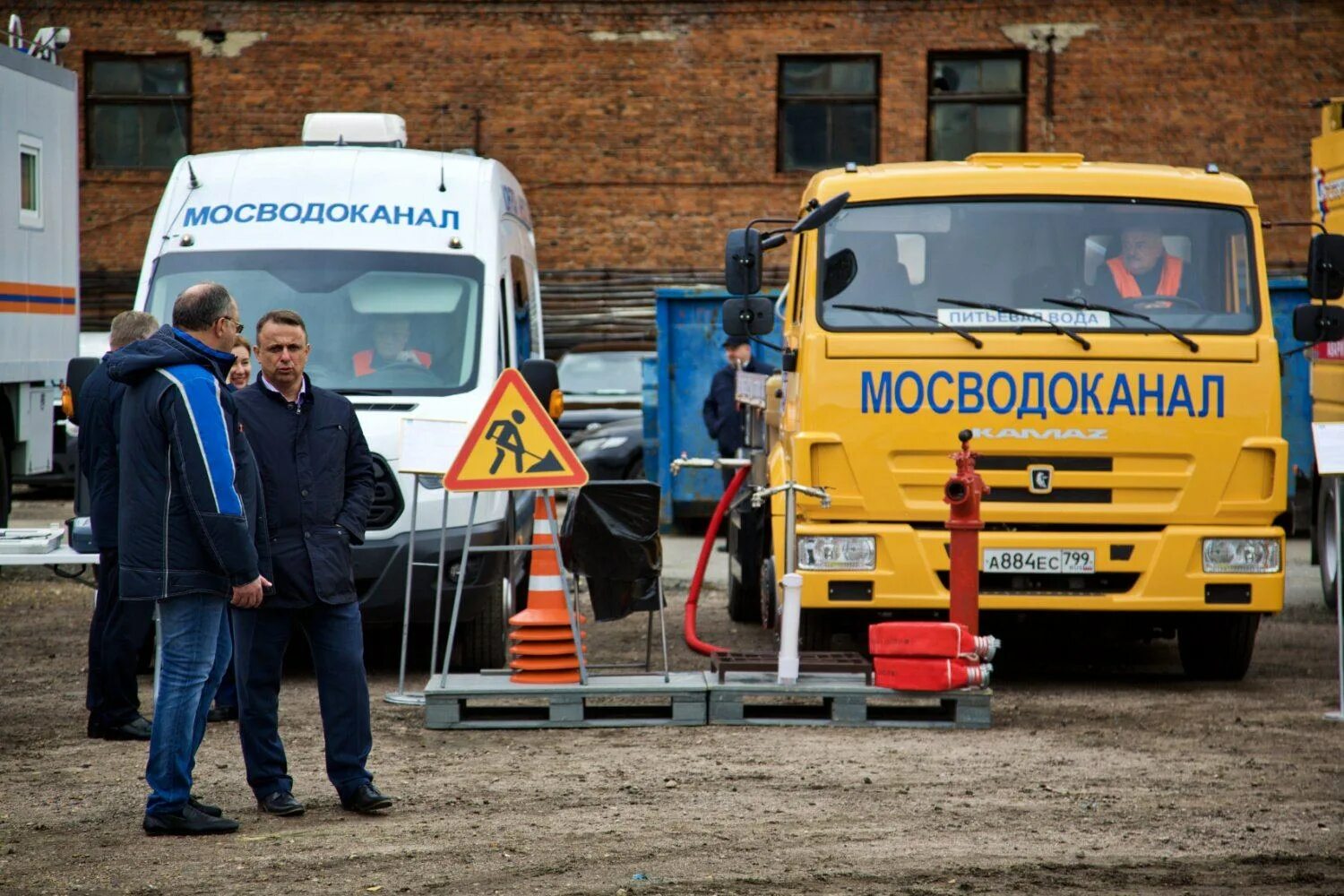 Ту мосводоканал. Аварийная служба Мосводоканал КАМАЗ. Аварийно спасательная служба Мосводоканал. КАМАЗ Мосводоканал.