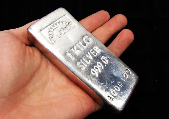 Сколько стоит грамм серебра в 2024 году. 100 Граммовый слиток серебра. Слиток серебра 50 гр. Слиток серебра 1 кг. Размер слитка серебра 1 кг.