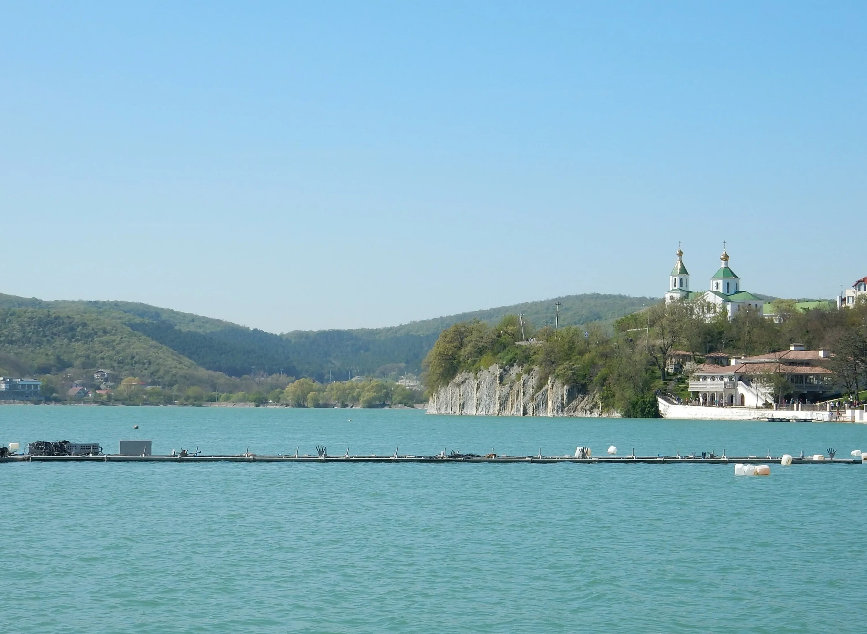Жизнь абрау. Абрау дюрсо озеро. село абрау дюрсо краснодарский край. озеро абрау-дюрсо краснодарский. озеро абрау новороссийск.