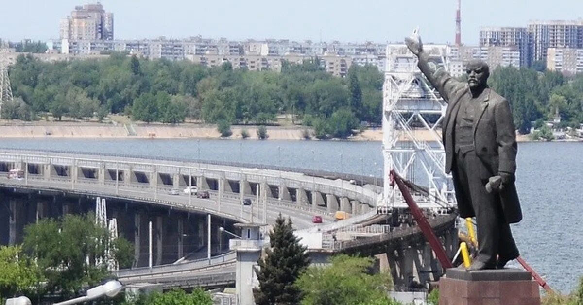 Памятник ленину в запорожье. Днепрогэс памятник ленину. Памятник ленину в запорожье. Запорожье площадь ленина. Запорожье ленина.