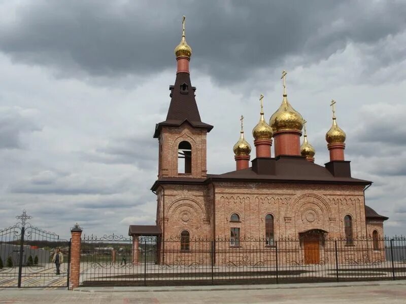 Часовня иконы божией матери "жи. Храм в зорино курск. Зорино курская область. Храм всех скорбящих радость курск. Могила мисаилы курск.