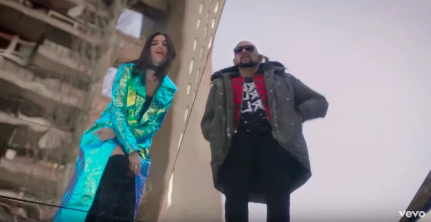 No lie sean paul dua. Dua lipa no lie. дуа липа из клипа no lie. dua lipa no lie концерт. шон пол и дуа липа фото.