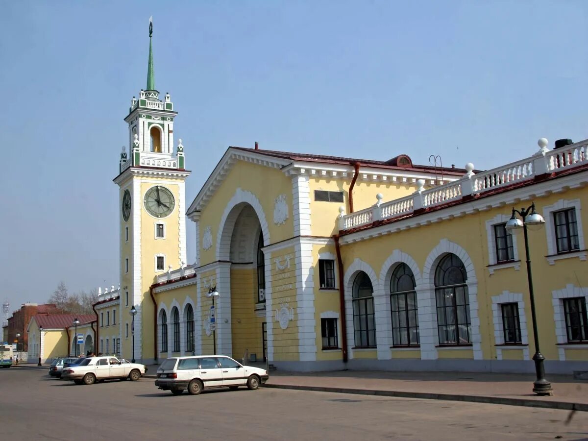 Волховстрой 1 привокзальная площадь 1 фото Панорама: Паровоз ЭУ 708-64, памятник технике, Россия, Ленинградская область, Во