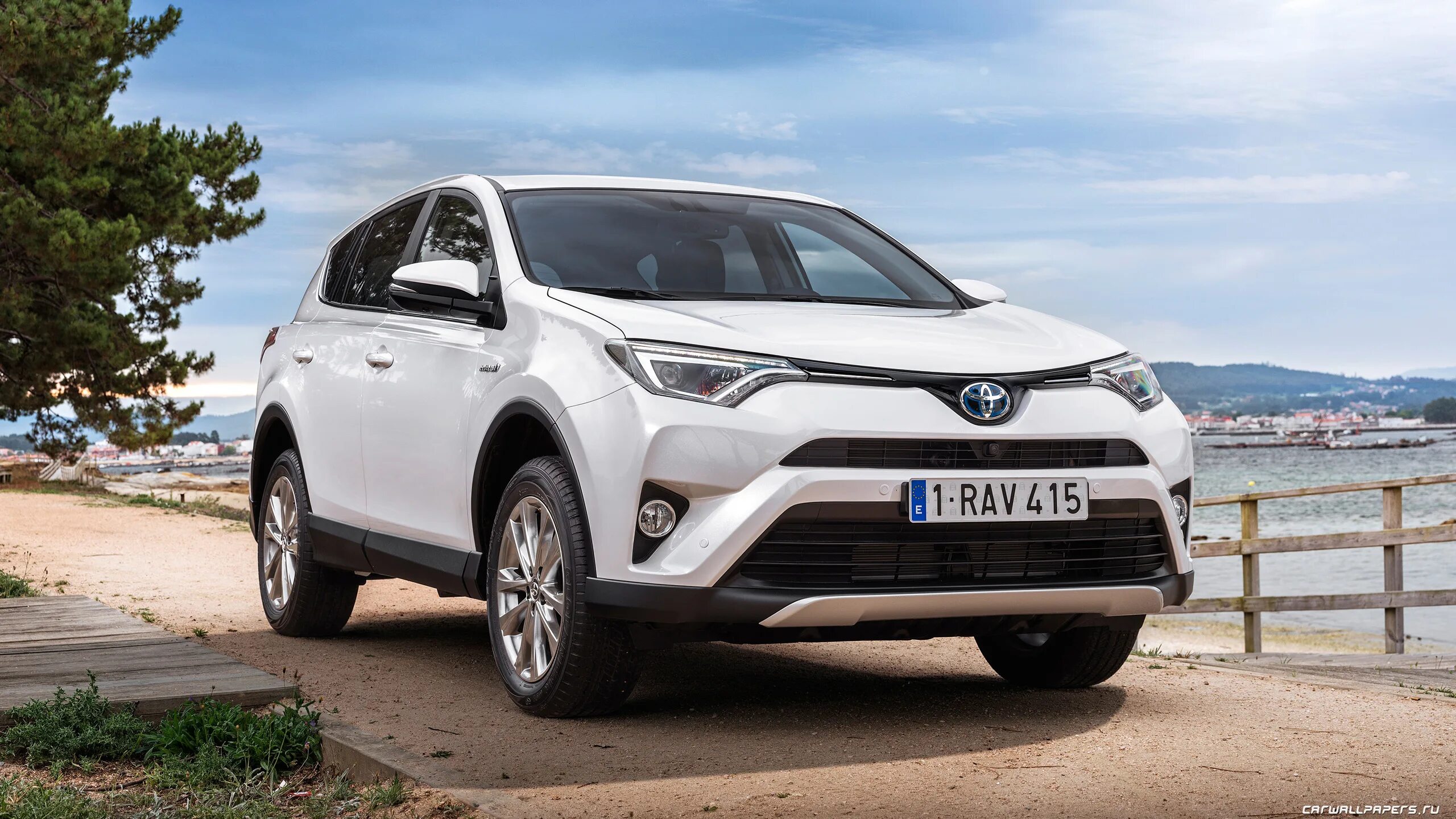 Какой рав лучше. Тойота кроссовер rav4. Toyota rav4 2018. Тойота рав 4 2018. Тойота рав 4 2016.