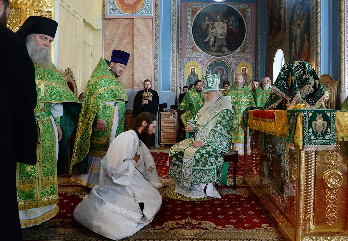 Литургия в валаамском монастыре. Духовенство валаамского подворья в москве. Храм преподобных сергия и германа. Священник александр маштанов. Валаам монастырь литургия.