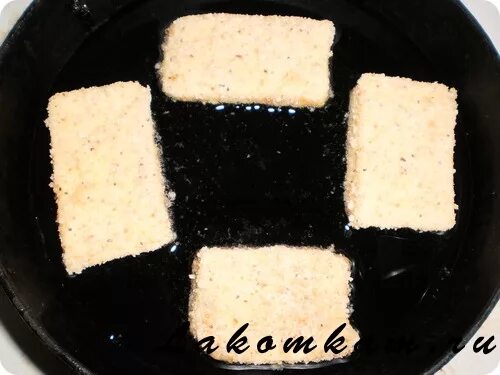 домашний сыр. жареный сыр. жареный сыр на сковороде. сырное печенье. печенье с сыром.