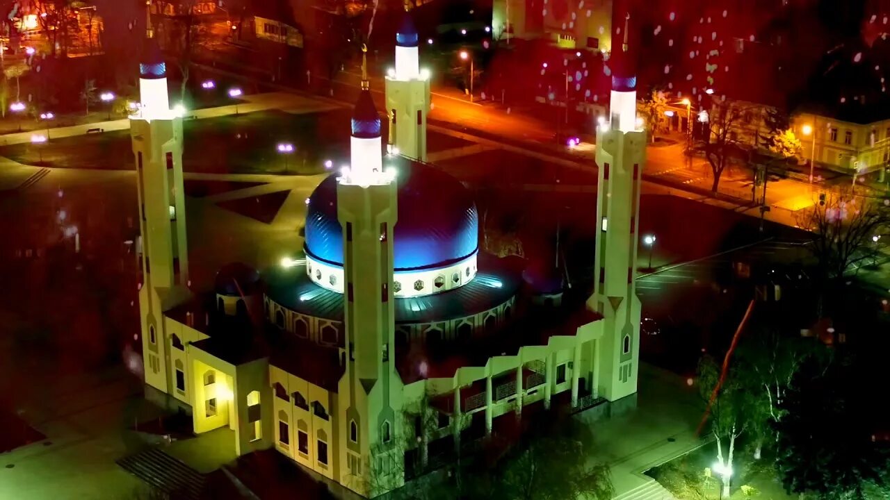Ночной майкоп. Мечеть Майкоп. Майкопский мечеть ночной. Мечеть Майкоп ночью.