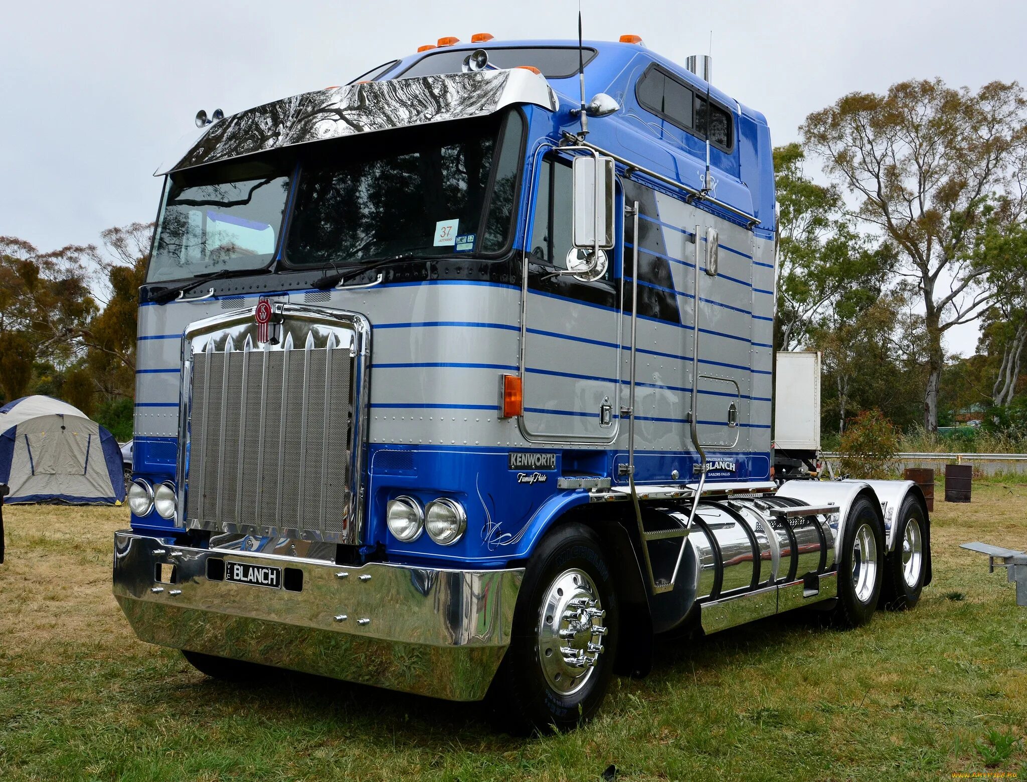 Бескапотные тягачи кенворт. Американский грузовик kenworth k200. Грузовик brockway 761. Бескапотные тягачи форд. Бескапотные американские тягачи.