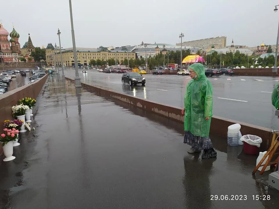 Когда закончится дождь в самаре. Дождь в Москве. Большой Москворецкий мост 2023 год. Огромный ливень. Гроза в Москве.