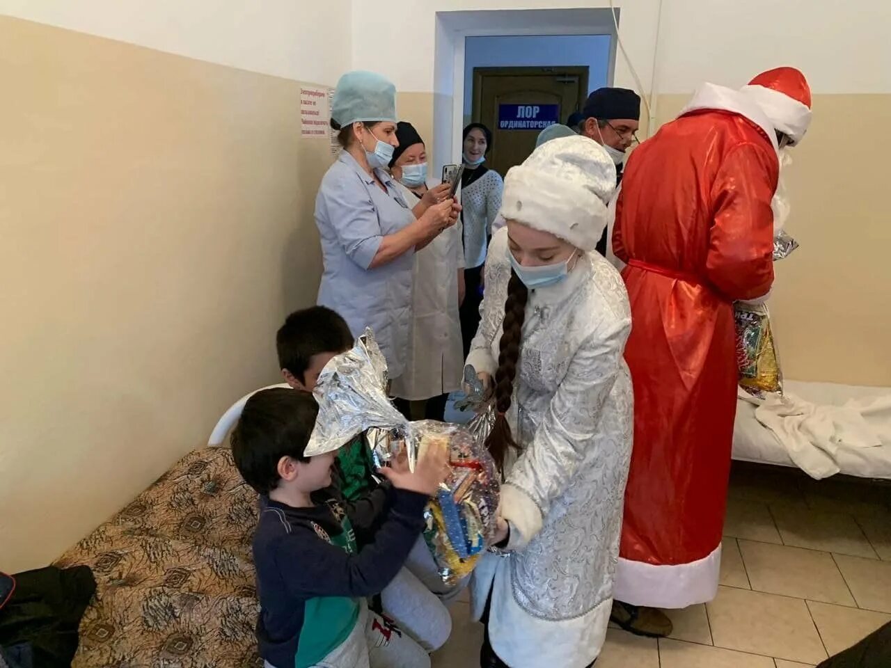 Цгб г хасавюрт. Больница в хасавюрте. Центральная городская больница хасавюрте. Интисар клиника хасавюрт работники. Центральная районная больница хасавюрт.