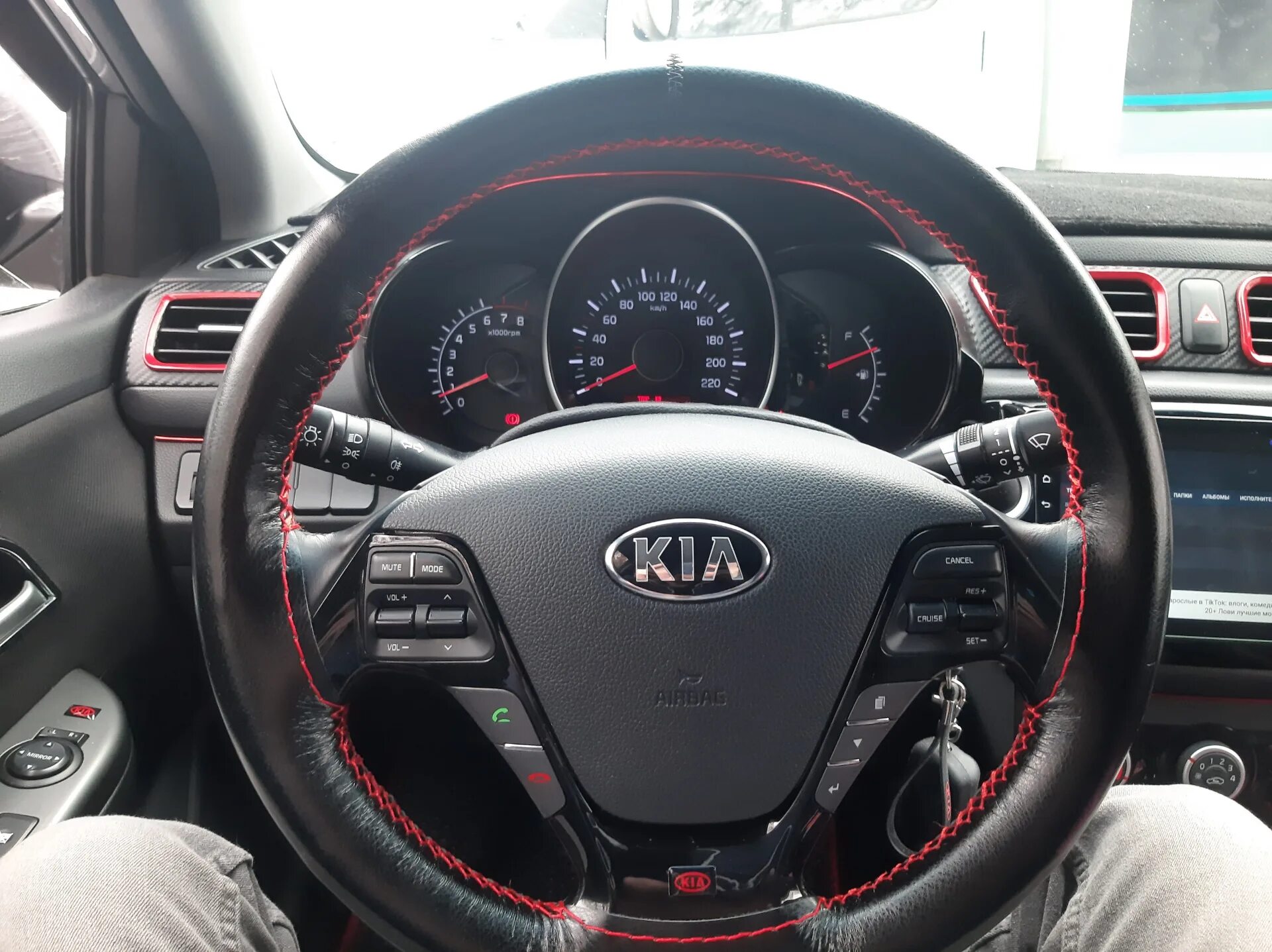 Озон киа рио 3. Руль Киа Рио 3. Руль Kia Rio 3 2017. Руль Kia Rio 4 2016. Kia Rio 2015 руль.