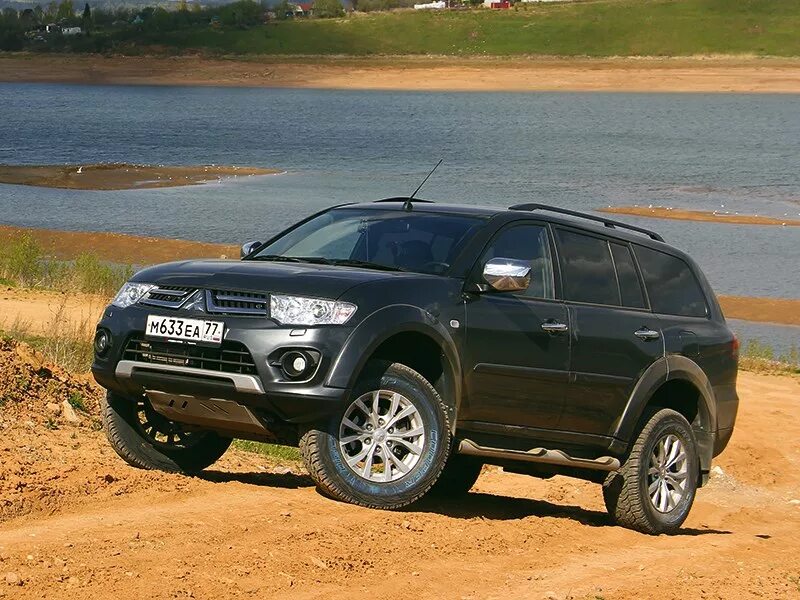 Mitsubishi pajero спорт 2014. Mitsubishi pajero sport ii рестайлинг. Mitsubishi pajero sport 2014. паджеро спорт 2 2015 белый. Pajero sport 2014.