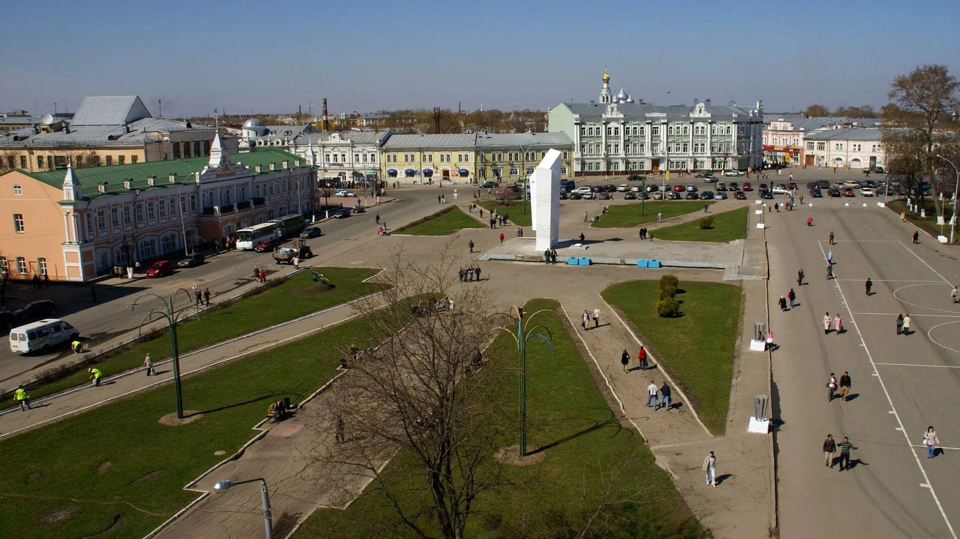 Чувствовать площадь. Площадь революции Вологда. Вологда площадь города. Площадь в центре Вологды. Достопримечательности Вологды площадь революции.