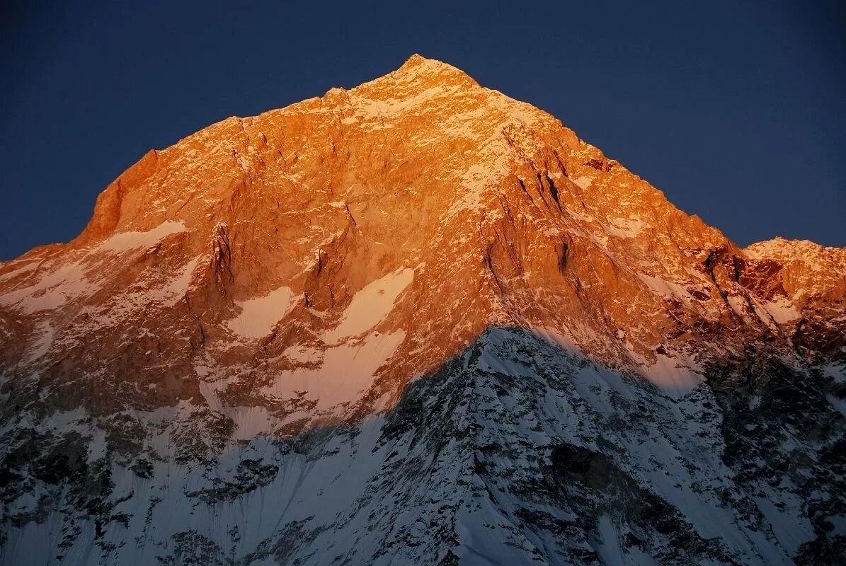 6 великих гор. Гора Макалу высота. Джомолунгма (Гималаи) - 8848. Макалу Гималаи Непал. Стена Лхоцзе Эверест.