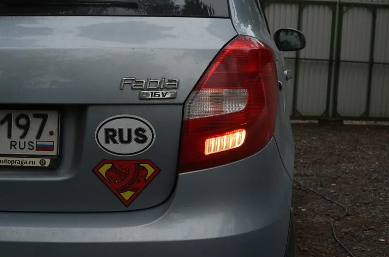 шкода фабия задний ход. лампочки заднего хода фабия 2013. лампа стоп сигнала шкода фабия 2009. лампочки заднего хода шкода суперб 2. шкода фабия сзади 2009.