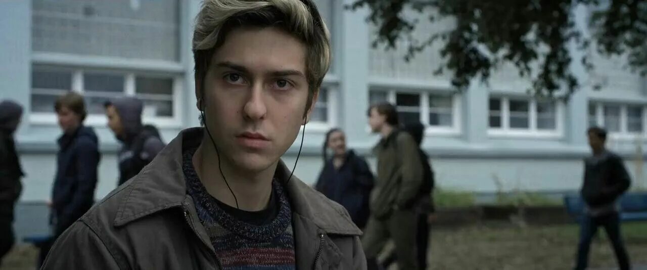 Тетради нетфликс. Тетрадь смерти 2017. тетрадь смерти нетфликс лайт. death note фильм 2017. тетрадь смерти нетфликс лацт.