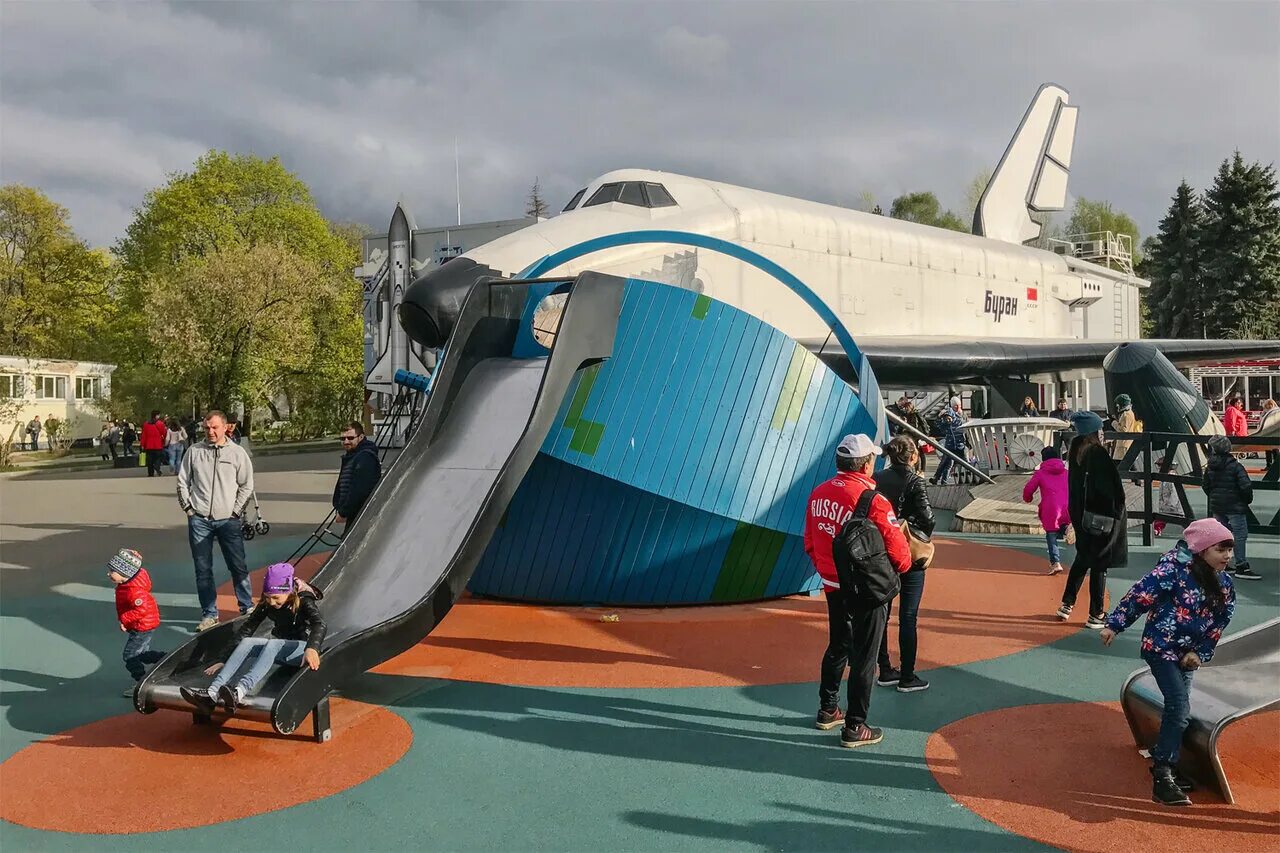 вднх космическая детская площадка. площадка космос на вднх. парк вднх площадки.