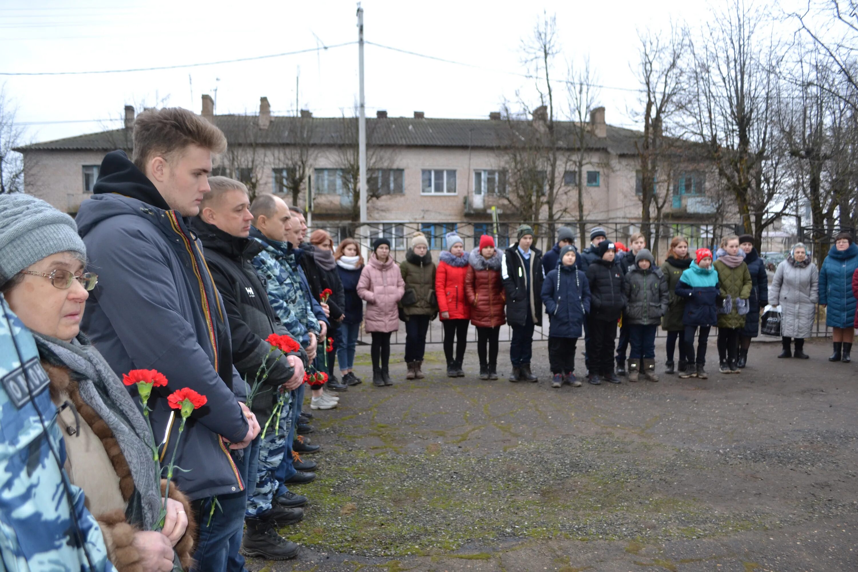 Поселок Волот. Волот Новгородская область. Волот Новгородская область школа. Начальник полиции посёлок Волот. Волот вконтакте