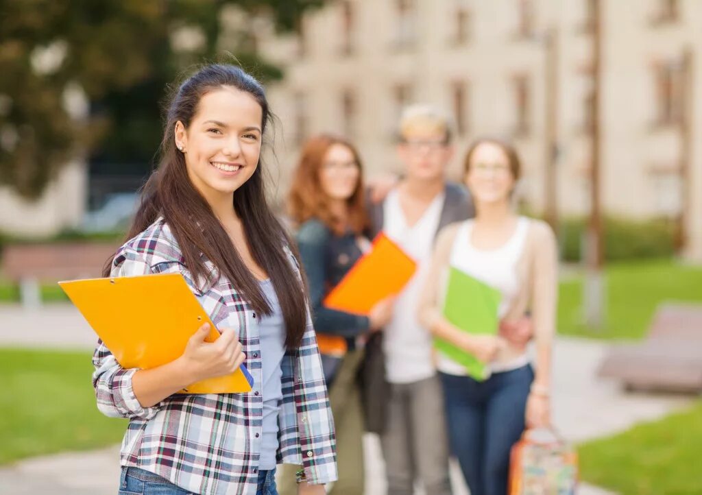 Student html. Студент с папкой. Студенты в оранжевом. Студент с папкой в руках. Улыбчивый студентка.