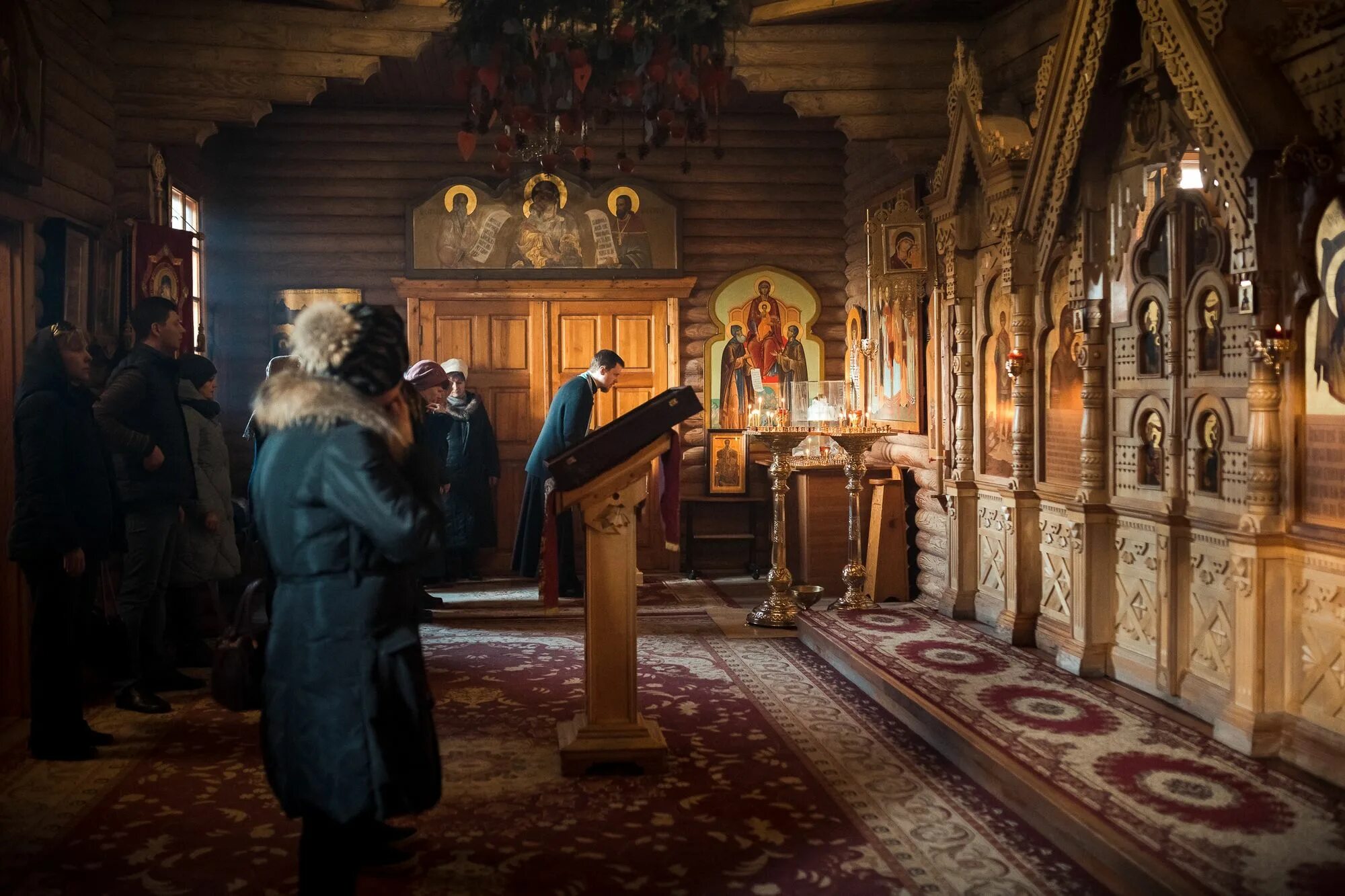 Вечерня в храме. Вечерняя литургия. Литургия (почаевская лавра). Вечерняя служба. Сонм архиереев.