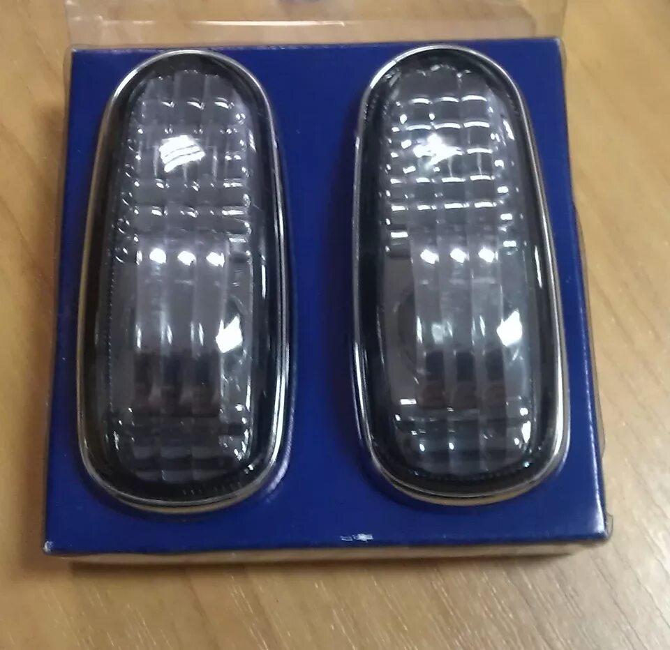 Повторитель поворота гранта фл амг. Штатный повторитеои гранта. Освар повторители поворота калина. Повторители гранта. Повторитель поворота таврия 1102.