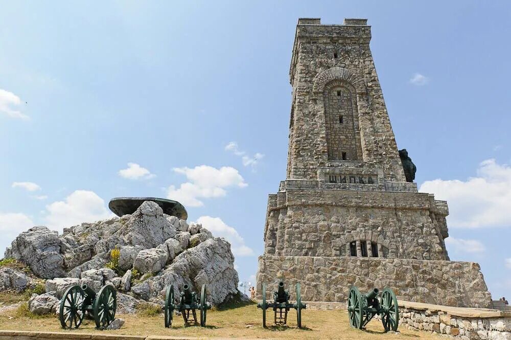 Памятник на шипке в болгарии. Памятник свободы (шипка). Памятник шипка в болгарии. Шипкинский перевал русско-турецкая. Памятник защитникам шипки в болгарии.