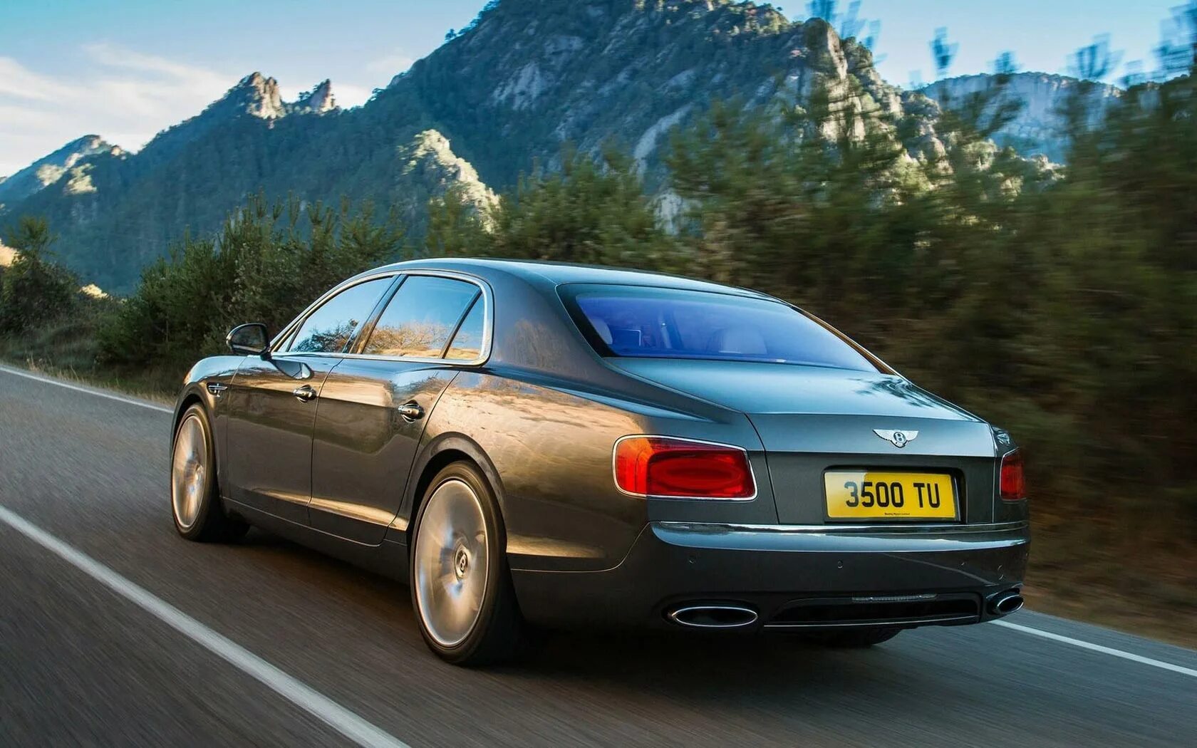 Бентли continental flying spur. Bentley Flying Spur. Седан Bentley Flying Spur. Bentley Continental Flying Spur.