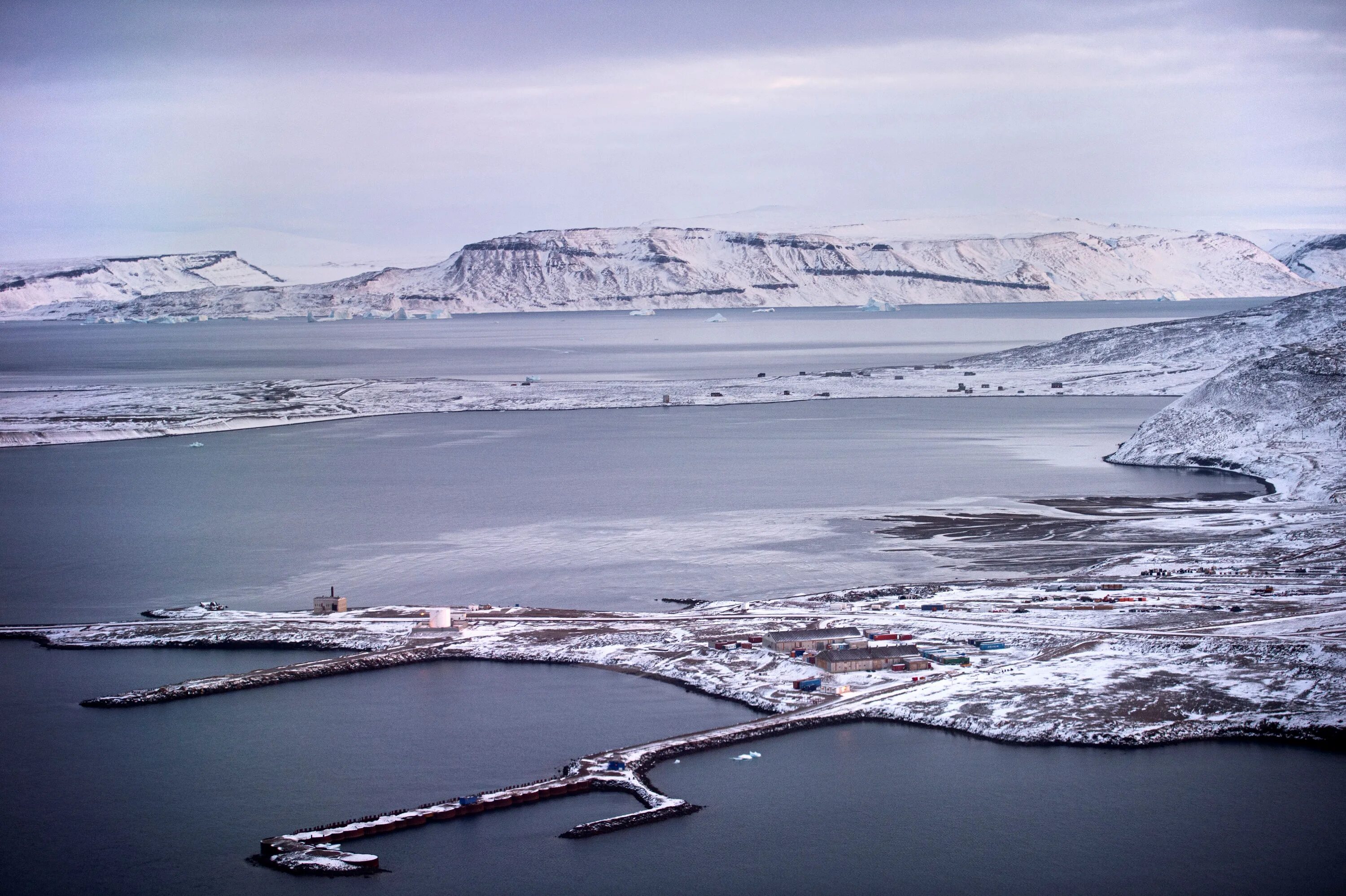 Самый большой остров сша. Авиабаза Туле Гренландия. Гренландия (остров). Канак Туле Гренландия. США Аляска Гренландия.