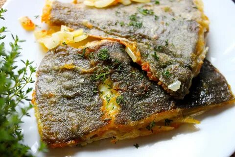 Камбала жареная с луком