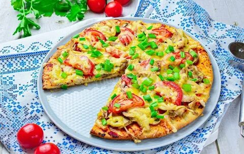 Пицца из слоеного теста с огурцами