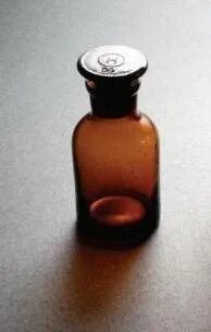 Склянка с пробкой