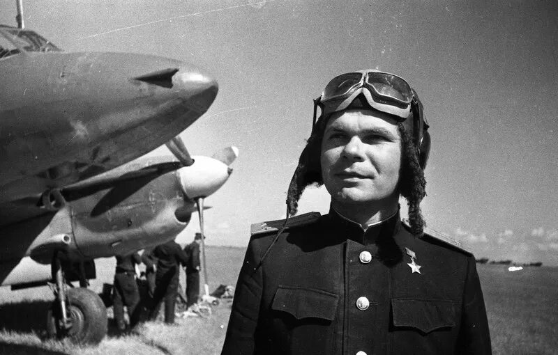 Корзунов летчик герой советского.