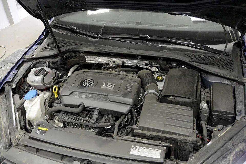 Двигатель 4dr7. Gti двигатель расшифровка. 0 tsi. Гольф 7 моторный отсек. Моторный отсек фольксваген гольф плюс 1.