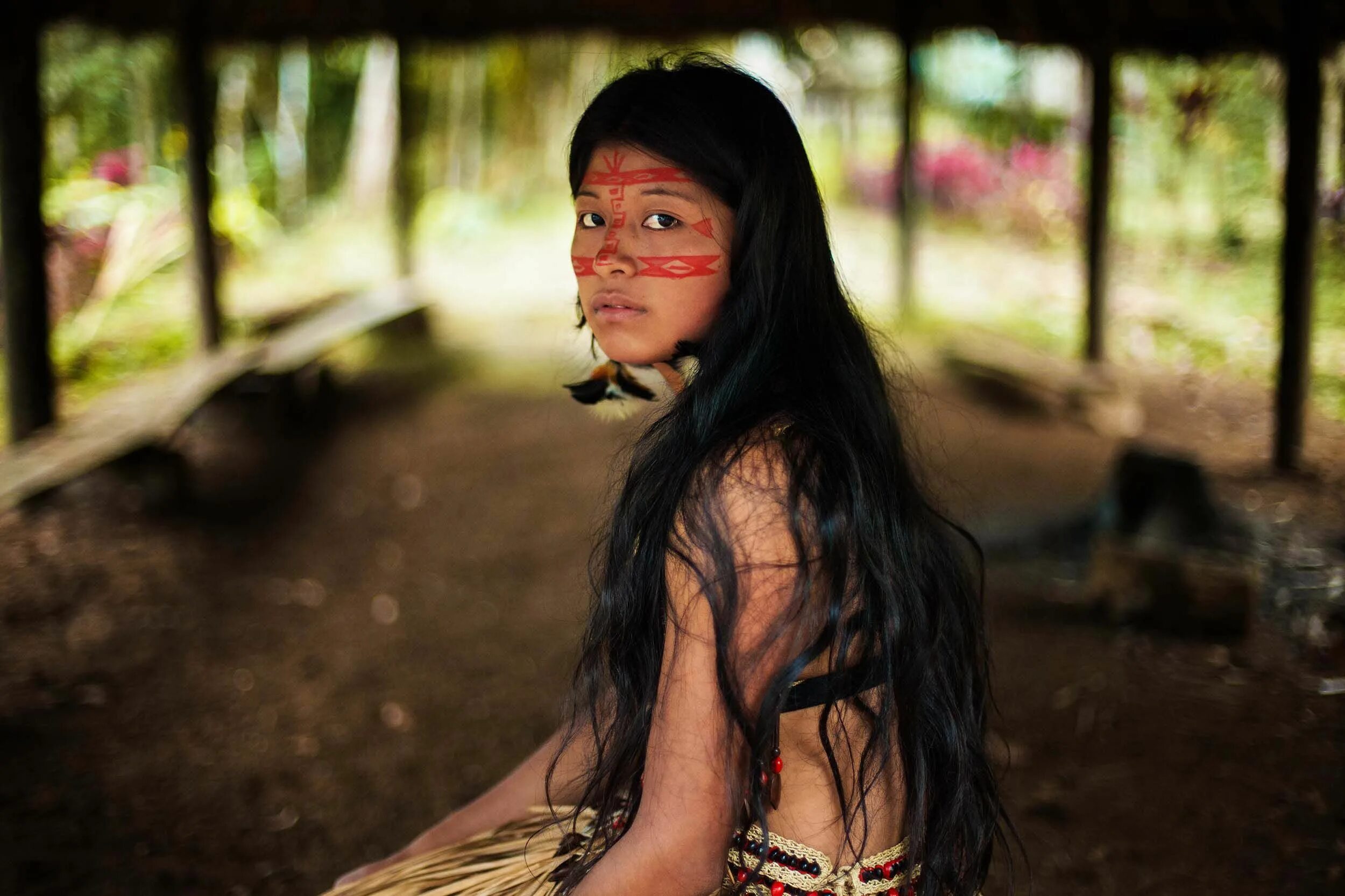 Tribe girl. Бразилия Амазонские индейцы женщины. Михаэла норок атлас красоты. Индейцы племени яномамо.