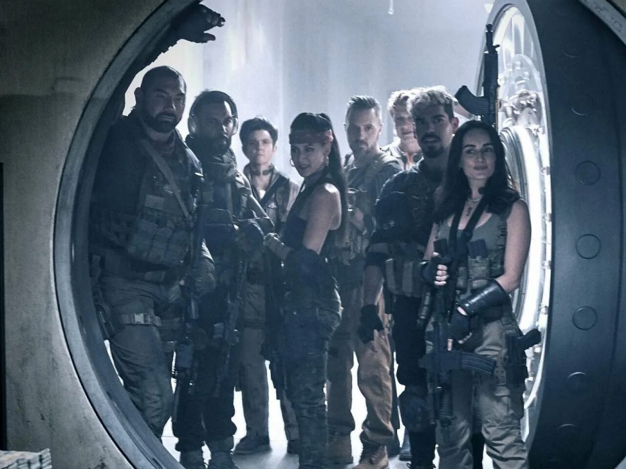 Армия мертвецов 2021 постер. Армия мертвецов нетфликс. Зак снайдер армия мертвецов 2021. Армия мертвецов 2021 зевс. Team heist.