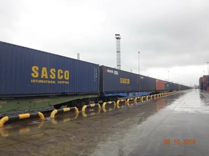 автовоз toyota rav4. боинг москва хабаровск. вагоны автомобилевозы ржд. перевозка москва хабаровск. железная дорога хабаровск.