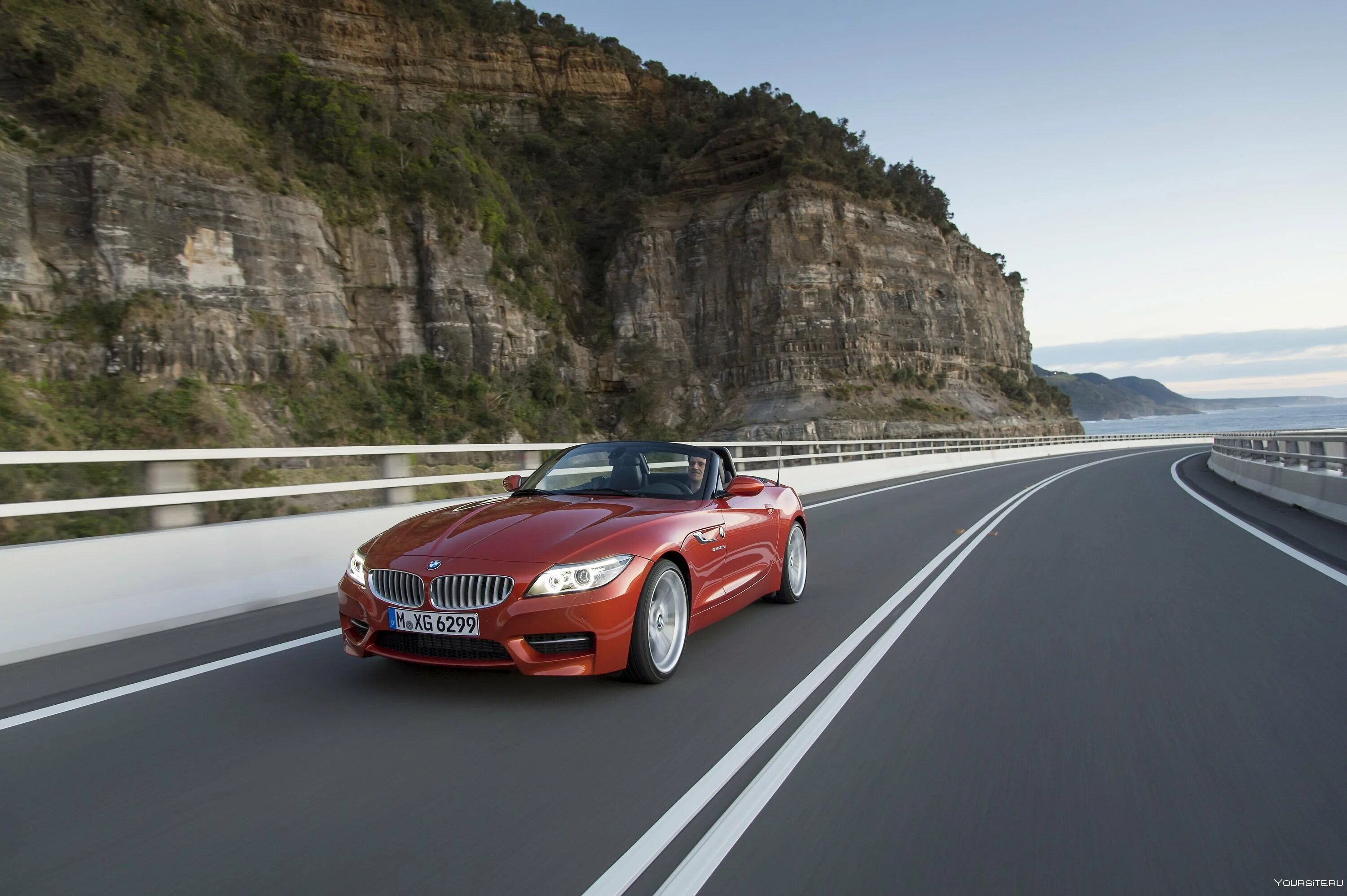 Машина красиво едет. BMW z4 Roadster 2021. БМВ кабриолет спорткар. BMW z4 Turing. Дороги с машинами.