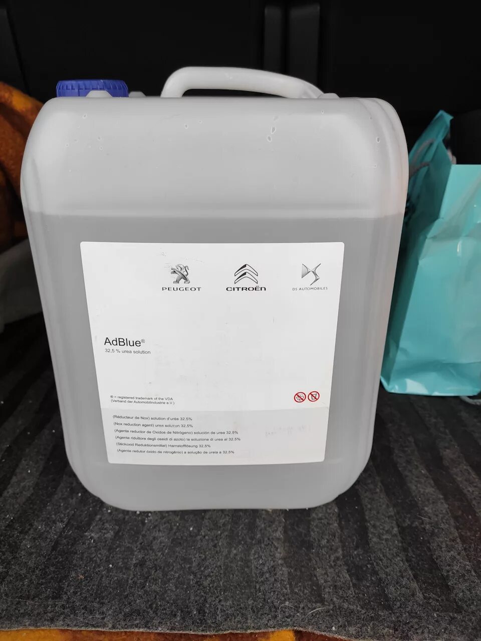 Мочевина в канистрах. Adblue ситроен. 31. 1660724480 peugeot-citroen карбамид (10l. )pkwiu 20.